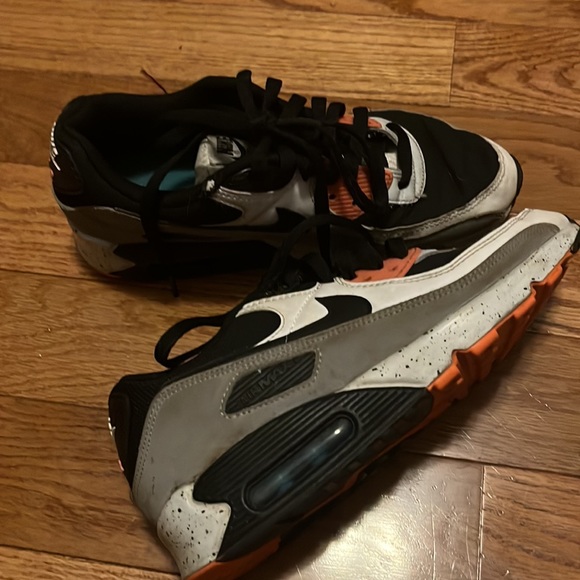 NIKE AIR MAX 90 WHITE/BLCK-TURF ORANGE [DC9845 100] US MEN SZ 8 - Picture 4 of 8
